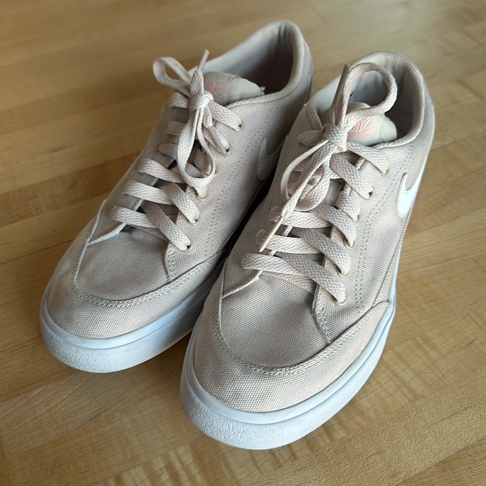 Nike canvas court shoes